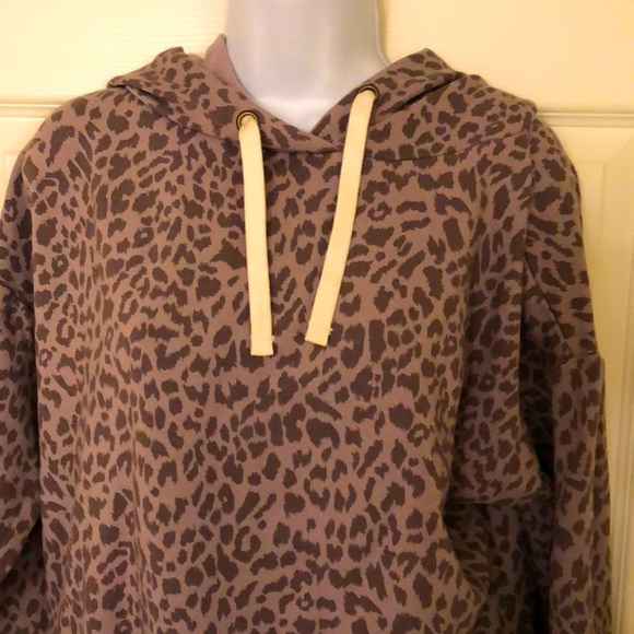 Beautiful Animal Print Hoodie - Picture 2 of 8
